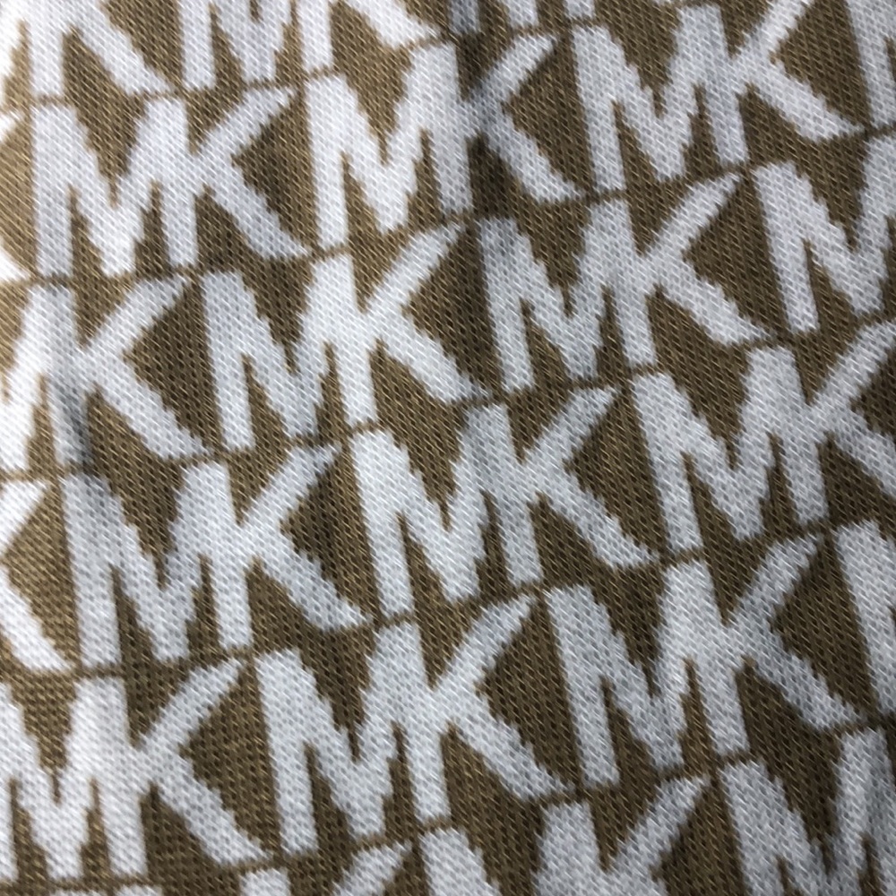Scarf - Picture 2 of 3